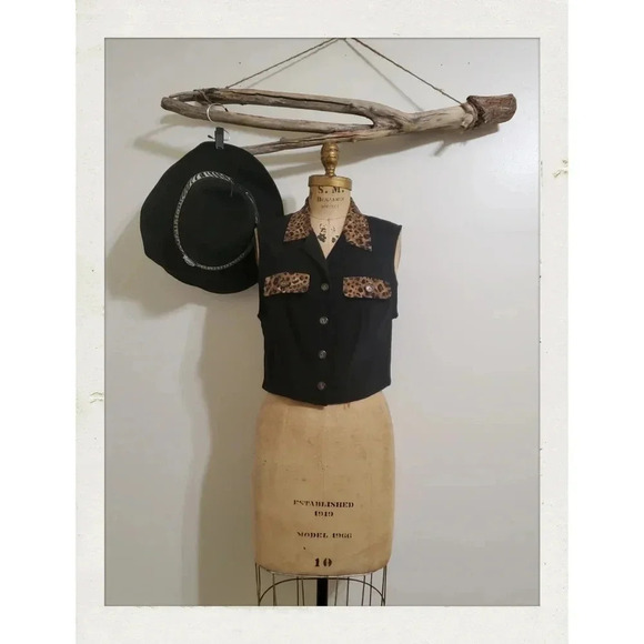 ✨Host Pick!✨ Vintage Pinup Rockabilly Cheetah Leopard Print Suede Vest - Picture 2 of 3